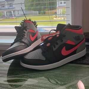 Air Jordan 1 Mid *FLIGHT CLUB OFFICIAL*